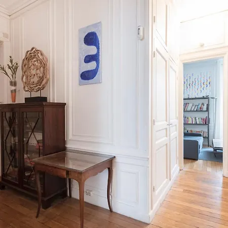 Appartamento Guestready - Lovely Bright Flat With Private Patio Parigi